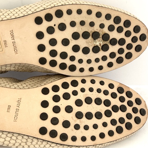 Tory Burch Ballet Loafer Flats Shoes Snakeskin Leather Gold Logo Beige Size 5.5 - Picture 12 of 16